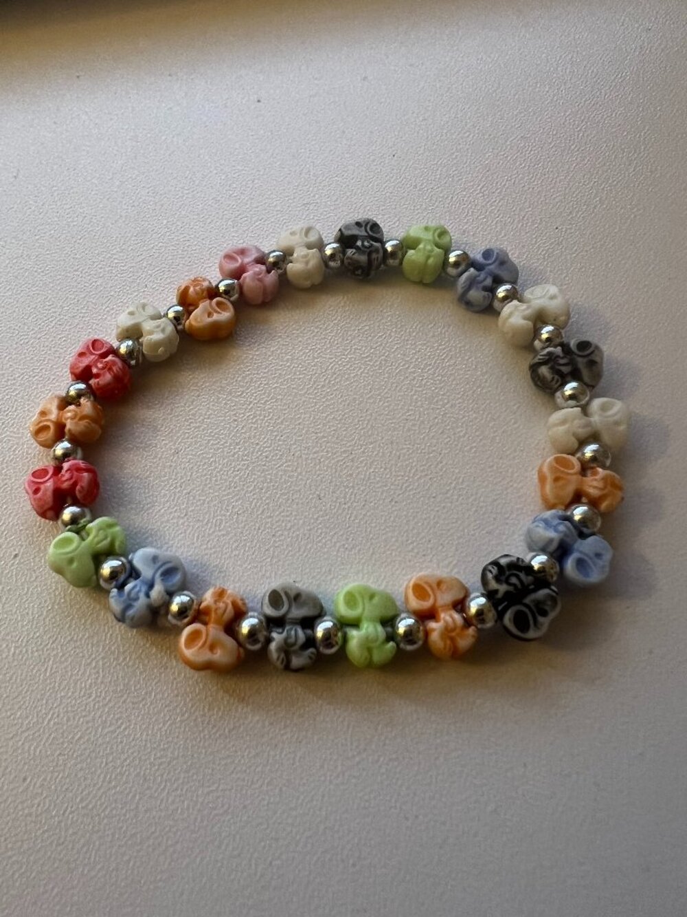 Vintage‑Style Snoopy Bead Bracelet – Multicolor